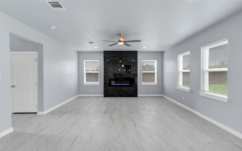 588 Highview Court, Godley, TX 76044, 3 Habitaciones Habitaciones , ,2 BañosBaños,Residential,En Venta,588 Highview Court,21005994