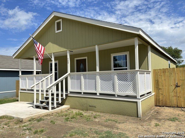 702 E 5th, Nixon, TX 78140, 3 Bedrooms Bedrooms, ,2 BathroomsBathrooms,Residential,For Sale,702 E 5th,1885574