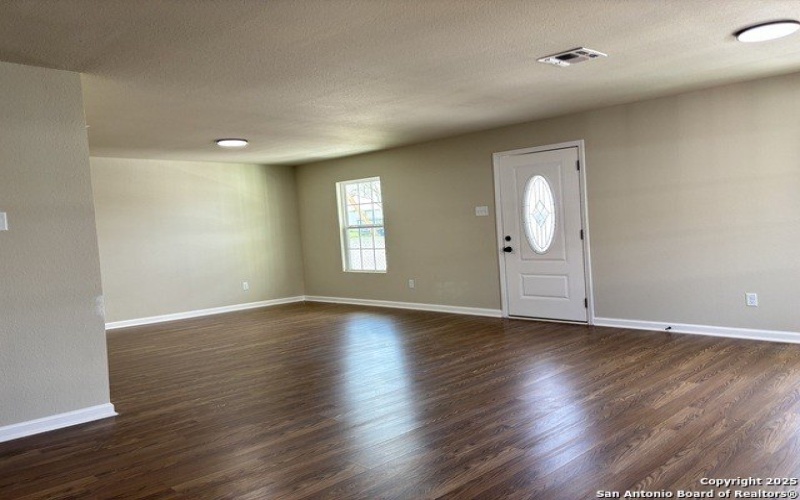 702 E 5th, Nixon, TX 78140, 3 Bedrooms Bedrooms, ,2 BathroomsBathrooms,Residential,For Sale,702 E 5th,1885574
