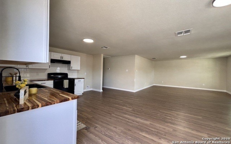 702 E 5th, Nixon, TX 78140, 3 Bedrooms Bedrooms, ,2 BathroomsBathrooms,Residential,For Sale,702 E 5th,1885574