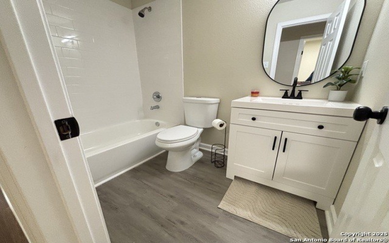 702 E 5th, Nixon, TX 78140, 3 Bedrooms Bedrooms, ,2 BathroomsBathrooms,Residential,For Sale,702 E 5th,1885574