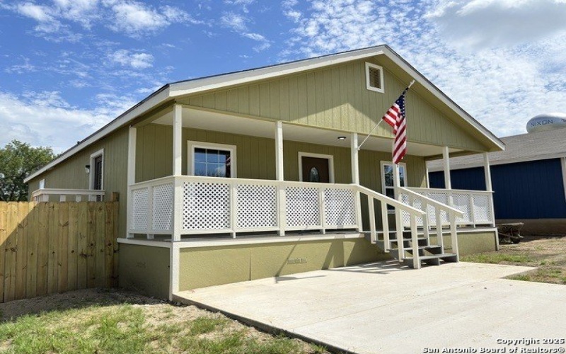 702 E 5th, Nixon, TX 78140, 3 Bedrooms Bedrooms, ,2 BathroomsBathrooms,Residential,For Sale,702 E 5th,1885574
