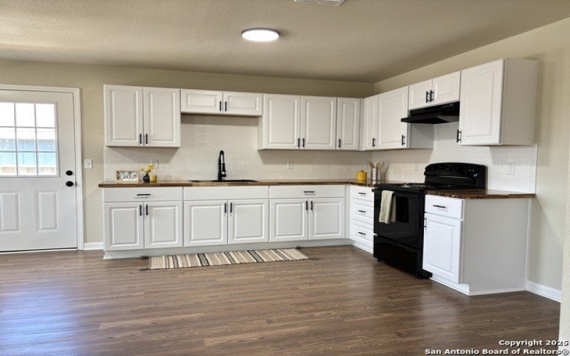 702 E 5th, Nixon, TX 78140, 3 Bedrooms Bedrooms, ,2 BathroomsBathrooms,Residential,For Sale,702 E 5th,1885574