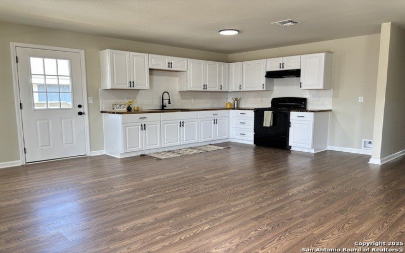 702 E 5th, Nixon, TX 78140, 3 Bedrooms Bedrooms, ,2 BathroomsBathrooms,Residential,For Sale,702 E 5th,1885574