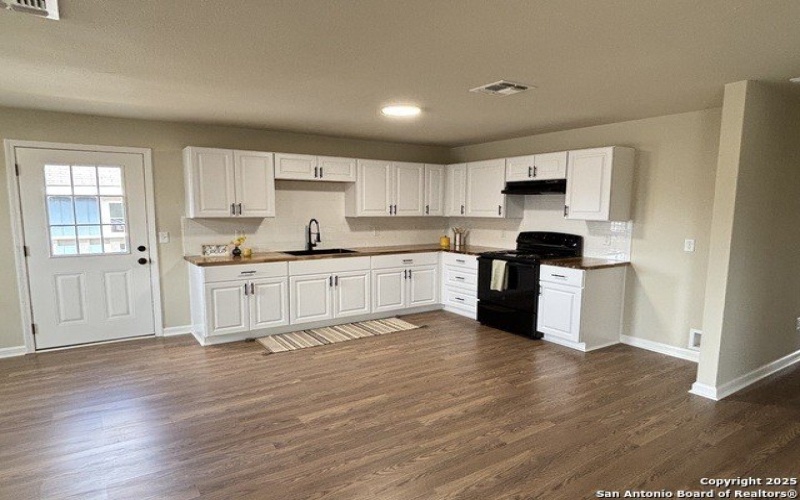 702 E 5th, Nixon, TX 78140, 3 Bedrooms Bedrooms, ,2 BathroomsBathrooms,Residential,For Sale,702 E 5th,1885574