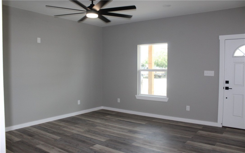 112 S VASQUEZ, Orange Grove, TX 78372, 3 Habitaciones Habitaciones , ,2 BañosBaños,Residential,En Venta,112 S VASQUEZ,458576