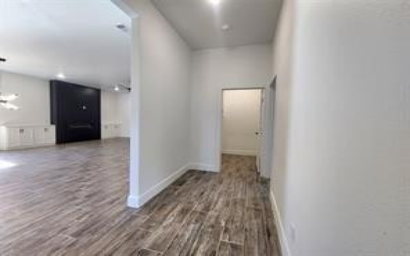 2121 S Edgewood Terrace, Fort Worth, TX 76105, 4 Bedrooms Bedrooms, ,2 BathroomsBathrooms,Residential,For Sale,2121 S Edgewood Terrace,21004505