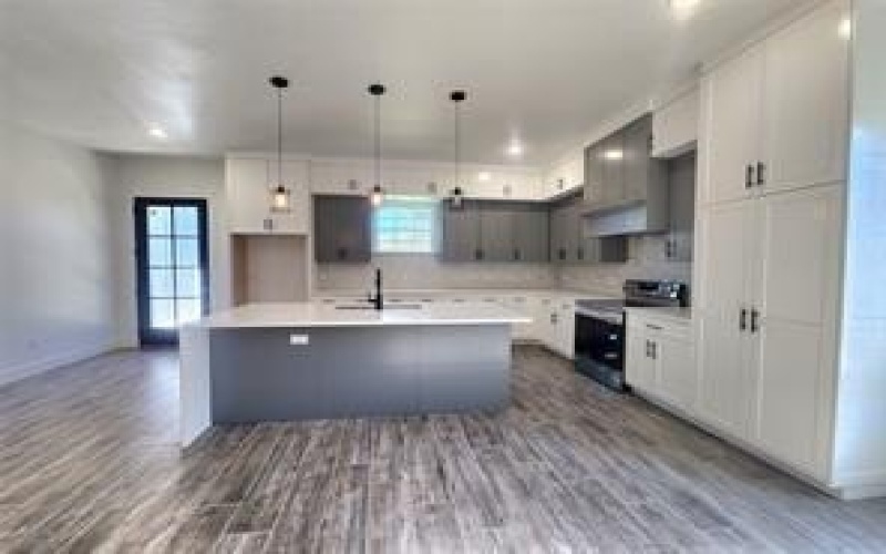 2121 S Edgewood Terrace, Fort Worth, TX 76105, 4 Bedrooms Bedrooms, ,2 BathroomsBathrooms,Residential,For Sale,2121 S Edgewood Terrace,21004505