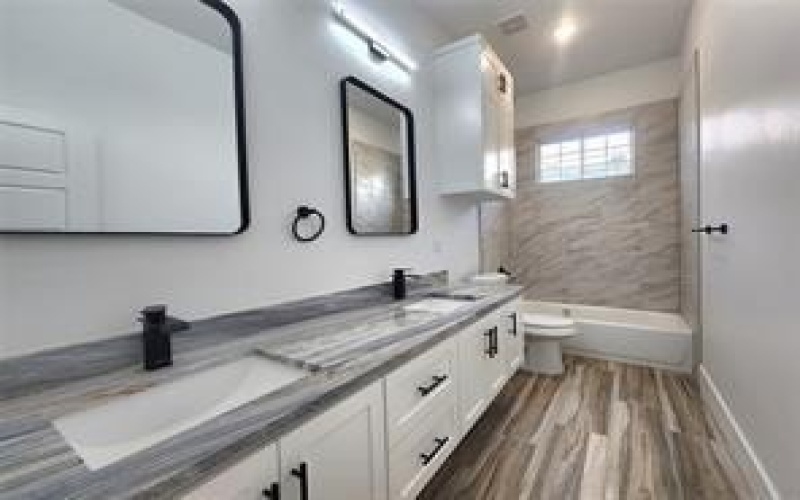 2121 S Edgewood Terrace, Fort Worth, TX 76105, 4 Bedrooms Bedrooms, ,2 BathroomsBathrooms,Residential,For Sale,2121 S Edgewood Terrace,21004505