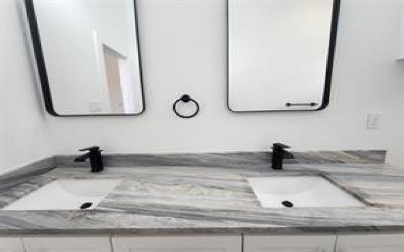 2121 S Edgewood Terrace, Fort Worth, TX 76105, 4 Bedrooms Bedrooms, ,2 BathroomsBathrooms,Residential,For Sale,2121 S Edgewood Terrace,21004505