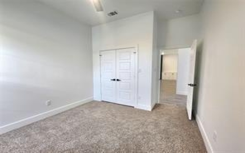 2121 S Edgewood Terrace, Fort Worth, TX 76105, 4 Bedrooms Bedrooms, ,2 BathroomsBathrooms,Residential,For Sale,2121 S Edgewood Terrace,21004505