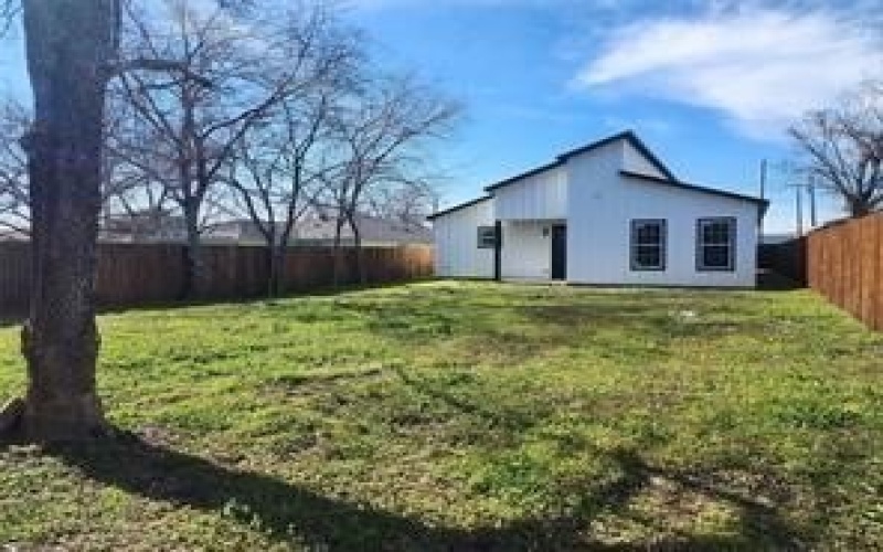 2121 S Edgewood Terrace, Fort Worth, TX 76105, 4 Bedrooms Bedrooms, ,2 BathroomsBathrooms,Residential,For Sale,2121 S Edgewood Terrace,21004505