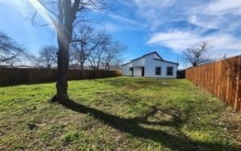 2121 S Edgewood Terrace, Fort Worth, TX 76105, 4 Bedrooms Bedrooms, ,2 BathroomsBathrooms,Residential,For Sale,2121 S Edgewood Terrace,21004505