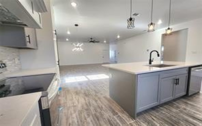 2121 S Edgewood Terrace, Fort Worth, TX 76105, 4 Bedrooms Bedrooms, ,2 BathroomsBathrooms,Residential,For Sale,2121 S Edgewood Terrace,21004505