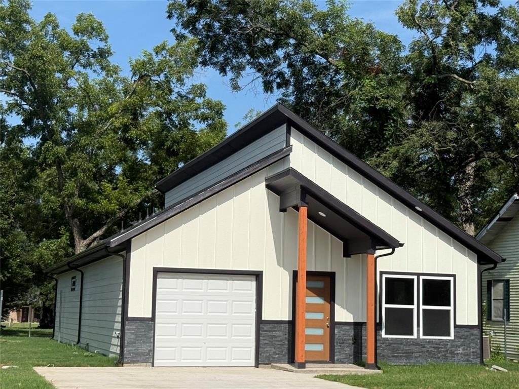 1313 S Walnut Street, Sherman, TX 75090, 3 Habitaciones Habitaciones , ,2 BañosBaños,Residential,En Venta,1313 S Walnut Street,21006305