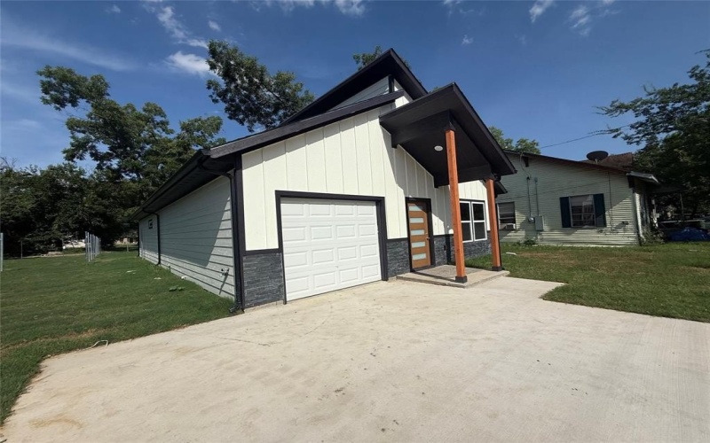 1313 S Walnut Street, Sherman, TX 75090, 3 Habitaciones Habitaciones , ,2 BañosBaños,Residential,En Venta,1313 S Walnut Street,21006305