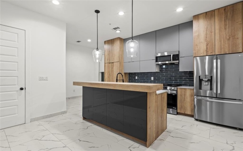 4314 Roseland Avenue #106, Dallas, TX 75204, 3 Bedrooms Bedrooms, ,2 BathroomsBathrooms,Residential,For Sale,4314 Roseland Avenue,0,21006346