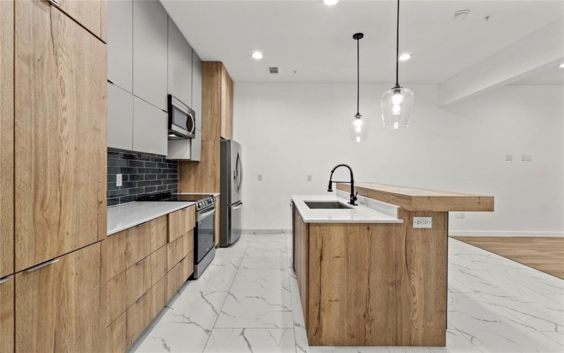 4314 Roseland Avenue #106, Dallas, TX 75204, 3 Bedrooms Bedrooms, ,2 BathroomsBathrooms,Residential,For Sale,4314 Roseland Avenue,0,21006346