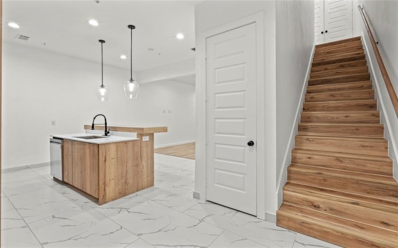 4314 Roseland Avenue #106, Dallas, TX 75204, 3 Bedrooms Bedrooms, ,2 BathroomsBathrooms,Residential,For Sale,4314 Roseland Avenue,0,21006346