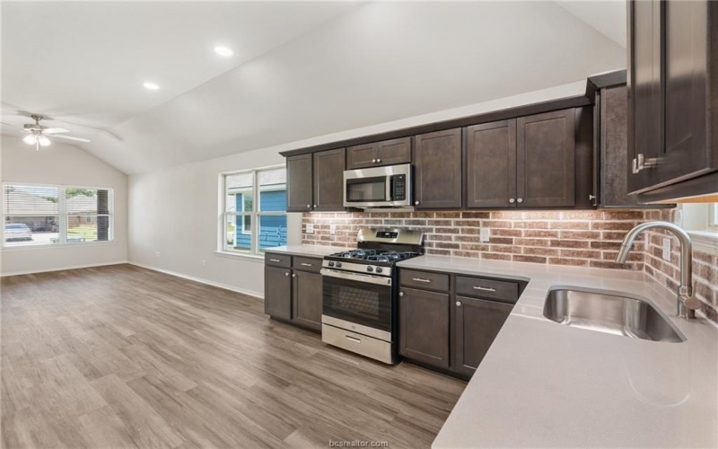 1204 Highgarden Drive, Navasota, TX 77868, 3 Habitaciones Habitaciones , ,2 BañosBaños,Residential,En Venta,1204 Highgarden Drive,25008039