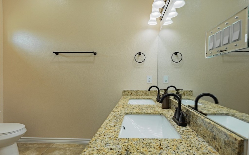 68 Sunday Ct, Uvalde, TX 78801, 3 Habitaciones Habitaciones , ,2 BañosBaños,Residential,En Venta,68 Sunday Ct,81461