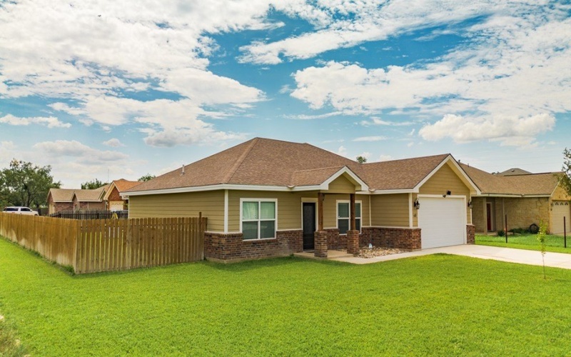 68 Sunday Ct, Uvalde, TX 78801, 3 Habitaciones Habitaciones , ,2 BañosBaños,Residential,En Venta,68 Sunday Ct,81461