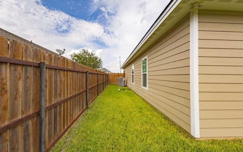 68 Sunday Ct, Uvalde, TX 78801, 3 Habitaciones Habitaciones , ,2 BañosBaños,Residential,En Venta,68 Sunday Ct,81461