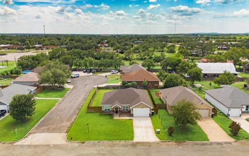 68 Sunday Ct, Uvalde, TX 78801, 3 Habitaciones Habitaciones , ,2 BañosBaños,Residential,En Venta,68 Sunday Ct,81461