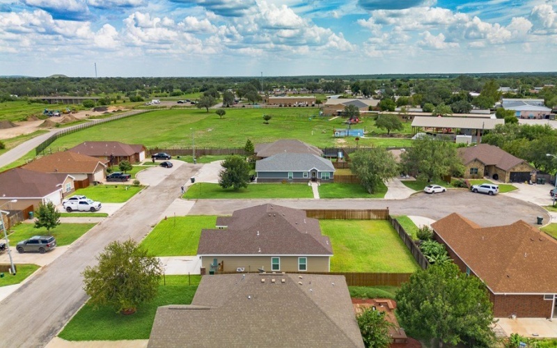68 Sunday Ct, Uvalde, TX 78801, 3 Habitaciones Habitaciones , ,2 BañosBaños,Residential,En Venta,68 Sunday Ct,81461