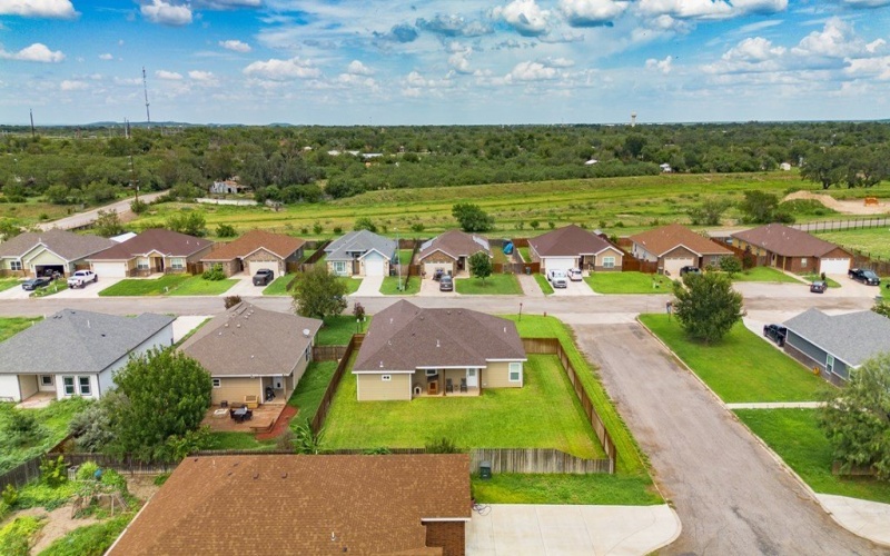 68 Sunday Ct, Uvalde, TX 78801, 3 Habitaciones Habitaciones , ,2 BañosBaños,Residential,En Venta,68 Sunday Ct,81461