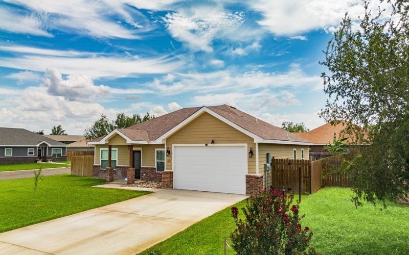 68 Sunday Ct, Uvalde, TX 78801, 3 Habitaciones Habitaciones , ,2 BañosBaños,Residential,En Venta,68 Sunday Ct,81461