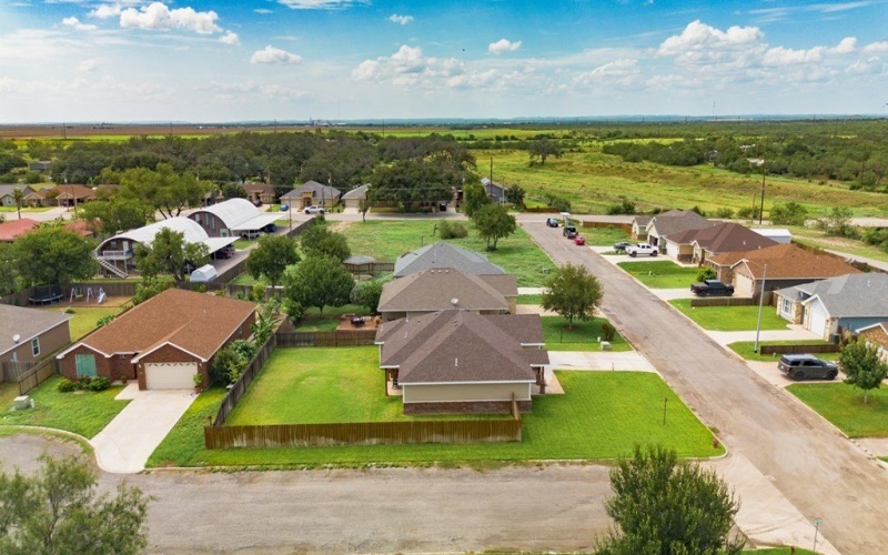 68 Sunday Ct, Uvalde, TX 78801, 3 Habitaciones Habitaciones , ,2 BañosBaños,Residential,En Venta,68 Sunday Ct,81461
