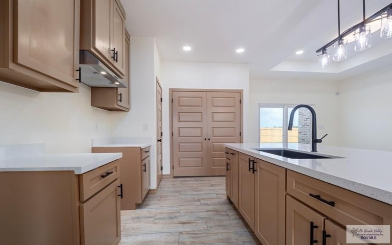 733 THORNTON LN, BROWNSVILLE, TX 78521, 3 Habitaciones Habitaciones , ,2 BañosBaños,Residential,En Venta,733 THORNTON LN,29766959