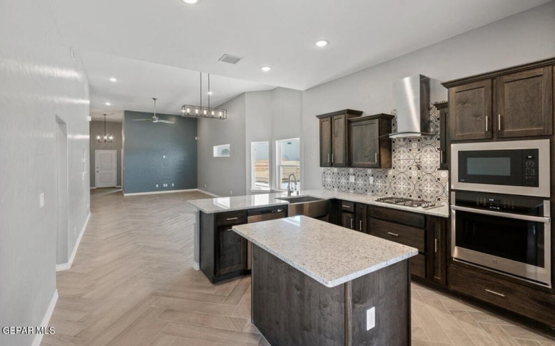 100 Dawson Street, Sunland Park, NM 88063, 5 Habitaciones Habitaciones , ,3 BañosBaños,Residential,En Venta,100 Dawson Street,905334