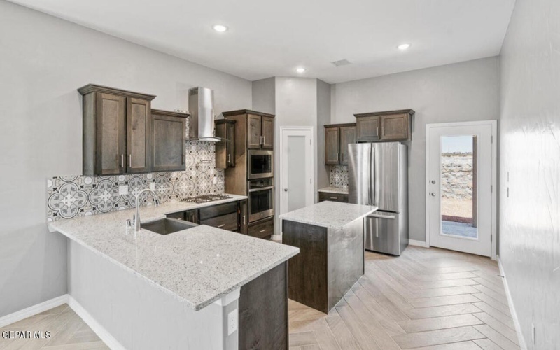100 Dawson Street, Sunland Park, NM 88063, 5 Habitaciones Habitaciones , ,3 BañosBaños,Residential,En Venta,100 Dawson Street,905334