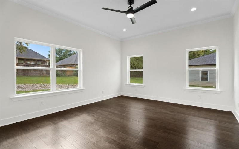 1100 S Main Street, Lindale, TX 75771, 4 Bedrooms Bedrooms, ,2 BathroomsBathrooms,Residential,For Sale,1100 S Main Street,0,21004113