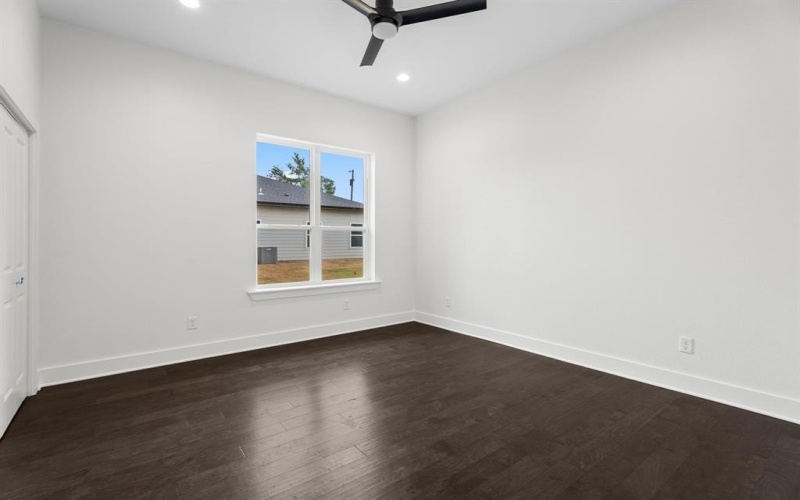 1100 S Main Street, Lindale, TX 75771, 4 Bedrooms Bedrooms, ,2 BathroomsBathrooms,Residential,For Sale,1100 S Main Street,0,21004113