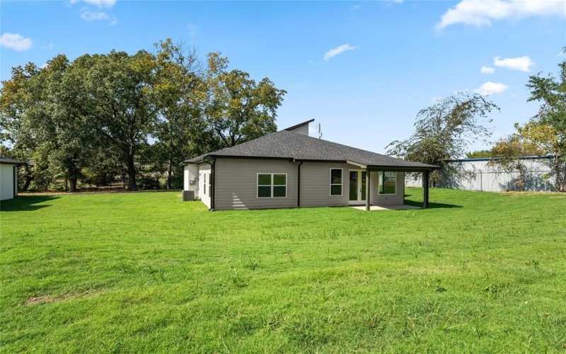 1100 S Main Street, Lindale, TX 75771, 4 Bedrooms Bedrooms, ,2 BathroomsBathrooms,Residential,For Sale,1100 S Main Street,0,21004113