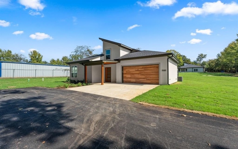 1100 S Main Street, Lindale, TX 75771, 4 Bedrooms Bedrooms, ,2 BathroomsBathrooms,Residential,For Sale,1100 S Main Street,0,21004113