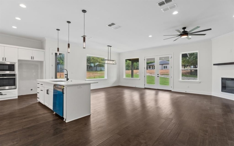 1100 S Main Street, Lindale, TX 75771, 4 Bedrooms Bedrooms, ,2 BathroomsBathrooms,Residential,For Sale,1100 S Main Street,0,21004113