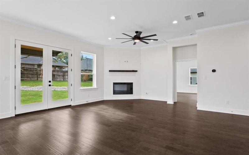 1100 S Main Street, Lindale, TX 75771, 4 Bedrooms Bedrooms, ,2 BathroomsBathrooms,Residential,For Sale,1100 S Main Street,0,21004113