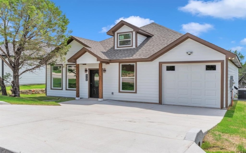 5704 San Jacinto Drive, Granbury, TX 76048, 3 Habitaciones Habitaciones , ,2 BañosBaños,Residential,En Venta,5704 San Jacinto Drive,0,21005527