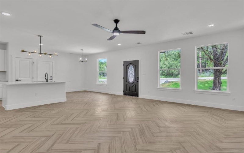 5704 San Jacinto Drive, Granbury, TX 76048, 3 Habitaciones Habitaciones , ,2 BañosBaños,Residential,En Venta,5704 San Jacinto Drive,0,21005527