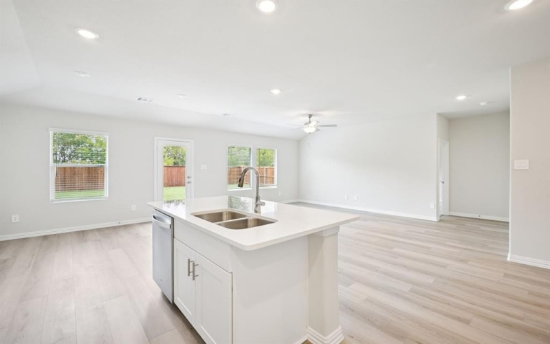 3306 Pat Mayse Drive, Farmersville, TX 75442, 3 Bedrooms Bedrooms, ,2 BathroomsBathrooms,Residential,For Sale,3306 Pat Mayse Drive,0,21005807