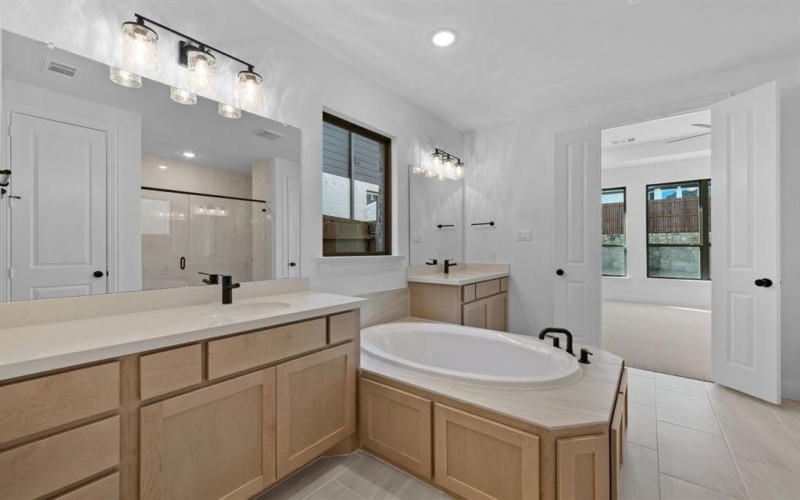 940 Pelotazo Avenue, Fort Worth, TX 76247, 5 Habitaciones Habitaciones , ,3 BañosBaños,Residential,En Venta,940 Pelotazo Avenue,0,21006676