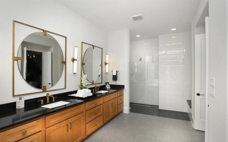 2103 Hamilton Park Drive, Mansfield, TX 76063, 4 Habitaciones Habitaciones , ,5 BañosBaños,Residential,En Venta,2103 Hamilton Park Drive,21006678