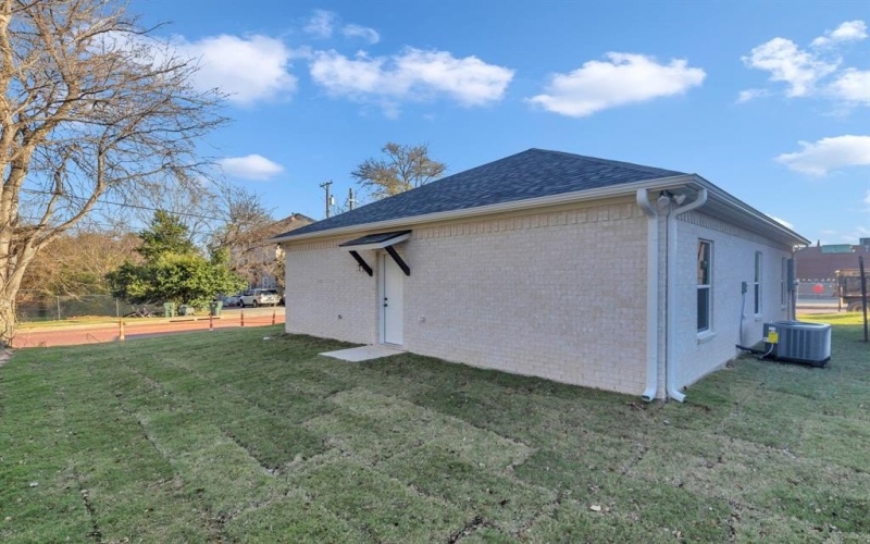 602 N Bois D Arc Avenue, Tyler, TX 75702, 3 Bedrooms Bedrooms, ,2 BathroomsBathrooms,Residential,For Sale,602 N Bois D Arc Avenue,21007113