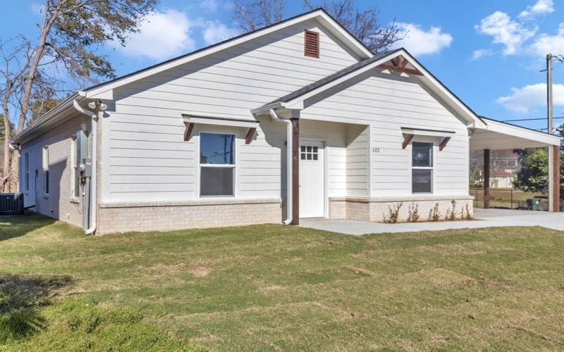 602 N Bois D Arc Avenue, Tyler, TX 75702, 3 Bedrooms Bedrooms, ,2 BathroomsBathrooms,Residential,For Sale,602 N Bois D Arc Avenue,21007113