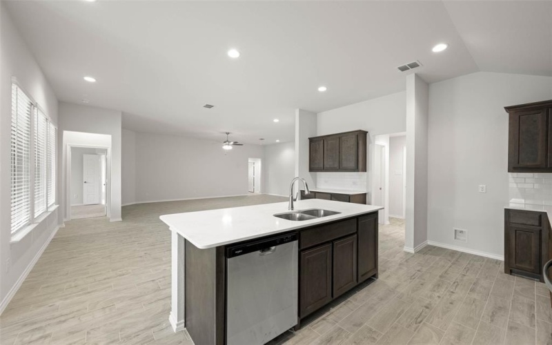 2637 Streamside, Burleson, TX 76028, 4 Habitaciones Habitaciones , ,2 BañosBaños,Residential,En Venta,2637 Streamside,0,21007319