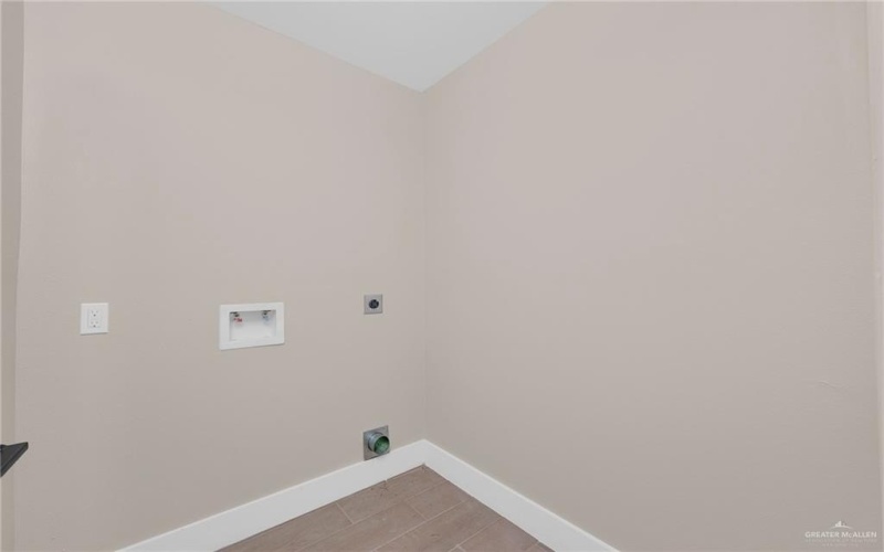 3925 S Mullin Avenue, Edinburg, TX 78542, 3 Habitaciones Habitaciones , ,2 BañosBaños,Residential,En Venta,3925 S Mullin Avenue,476440